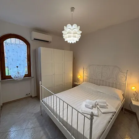 Comfy Apartment Peschiera Peschiera del Garda Exterior photo